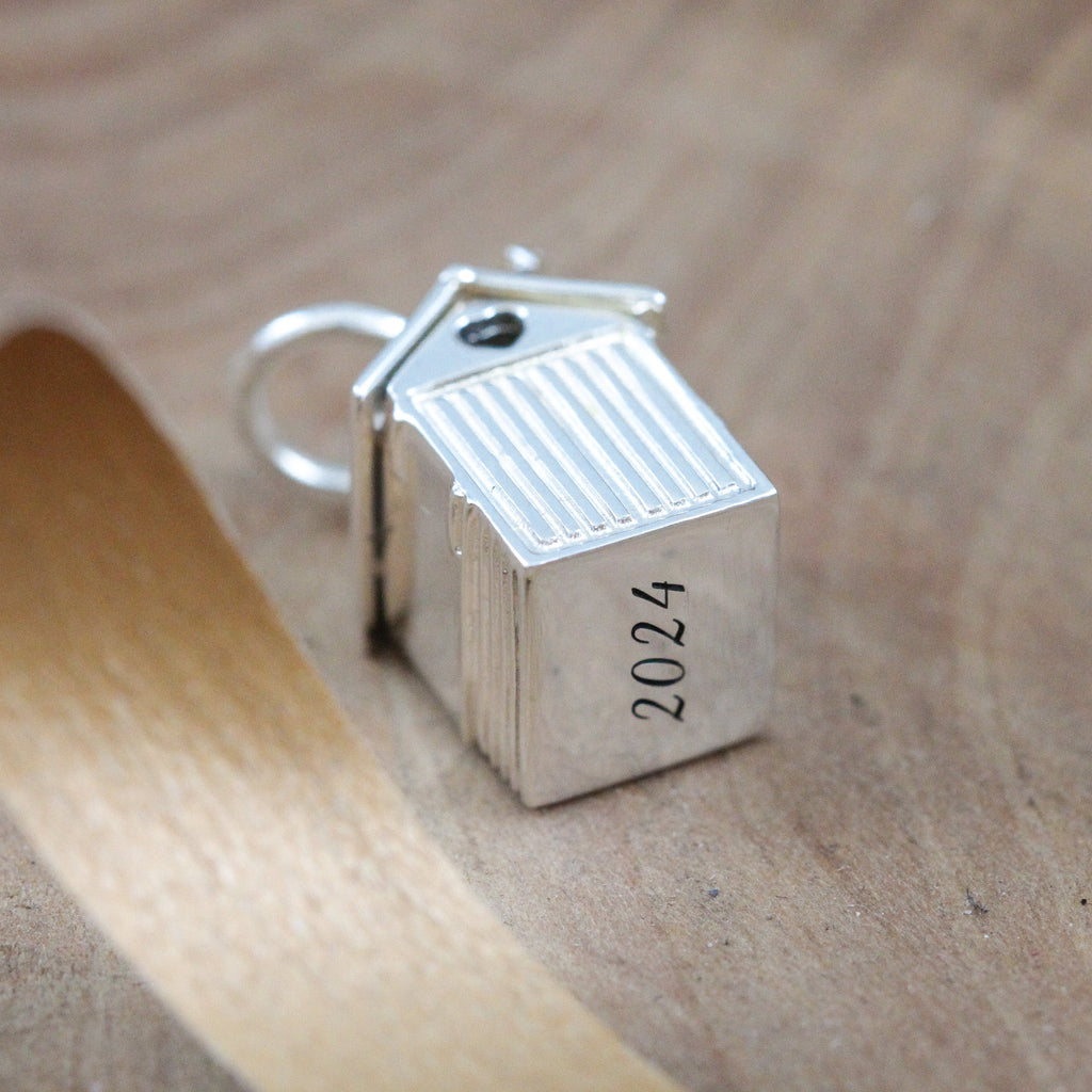 Beach Hut Personalised Silver Charm - Jays Shop uk